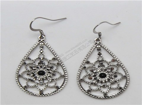 镂空花型时尚鱼钩耳环